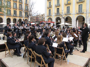 Concert de la banda La Lira a la plaça de la Independència
