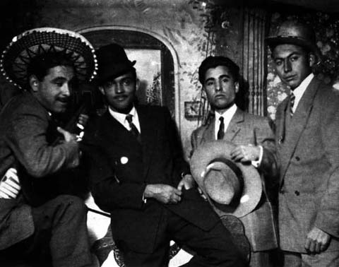Retrat de Josep Espinosa, Francesc Torres Monsó, Enric Marquès i Joaquim Casellas durant les fires de Sant Narcís de 1948