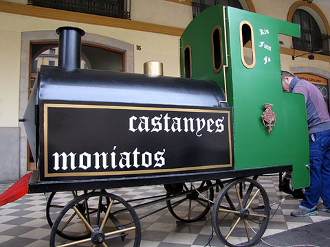 La màquina de torrar castanyes i moniatos Kin Fum Fa, un clàssic a Girona