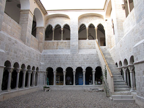 Els dos claustres del monestir de Sant Daniel