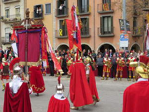 75è aniversari Associació de Jesús Crucificat - Manaies de Girona. Vexillatio Gerundensis. Desfilada de 781 manaies pels carrers de Girona