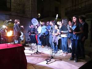 Diada Nacional 2015. IX Marxa de Torxes de Girona. Actes a la plaça del Vi