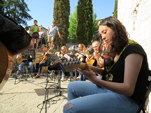 Festival de Guitarra de Girona 2015. Orquestra de Guitarres de lEscola de Música Moderna a Sant Pere de Galligants