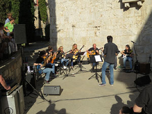 Festival de Guitarra de Girona 2015. Orquestra de Guitarres de lEscola de Música Moderna a Sant Pere de Galligants