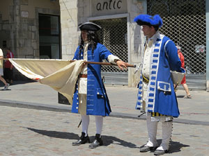 Girona resisteix! Jornades de recreació històrica de la Guerra de Successió. Presentació dels grups i jura de bandera