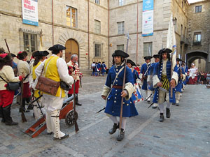 Girona resisteix! Jornades de recreació històrica de la Guerra de Successió. Presentació de l'esdeveniment a la plaça de la Catedral
