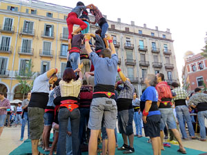 Undàrius, festival d'estiu de Girona de cultura popular i tradicional. Assajos dels Marrecs de Salt a la plaça Independència