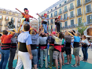 Undàrius, festival d'estiu de Girona de cultura popular i tradicional. Assajos dels Marrecs de Salt a la plaça Independència