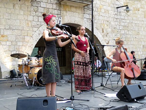Undàrius, festival d'estiu de Girona de cultura popular i tradicional. Activitats musicals