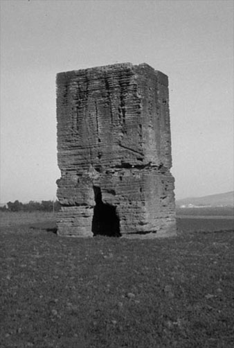 La torre sepulcral de Vilablareix, també coneguda com la Torre dels moros o La Torratxa. 1924