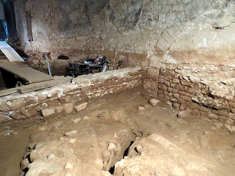 Excavacions a l'Hospital dels Capellans o dels Clergues. Restes d'una vil·la romana
