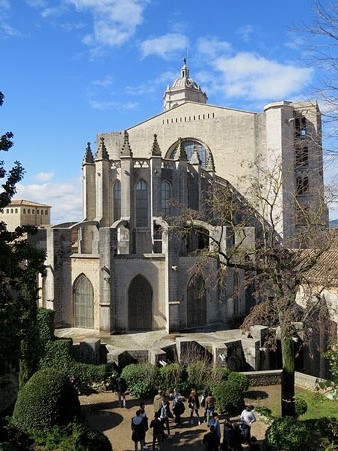 Absis de la Catedral i Jardins de la Francesa des del camí de ronda de la muralla