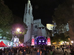 Festival Strenes 2016. Escenari de la plaça de Sant Feliu. Actuació de Joan Colomo
