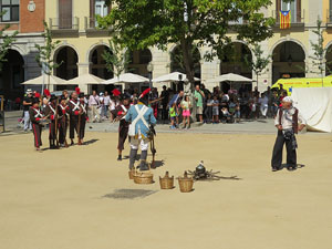VIII Festa Reviu els Setges Napoleònics de Girona. Representació teatral a la plaça de la Independència