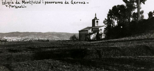 Vista parcial de Montfullà. S'observa l'església de Sant Pere de Montfullà en primer terme i una vista de Girona al fons. 1911-1936
