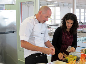 Mercat del Lleó. Sessió de cuina a l'Aula Gastronòmica a càrrec del xef Nir Zook