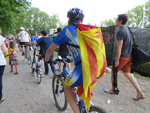 Jornades Catalunya, llibertat i dignitat. Macroestelada pels carrers de Girona