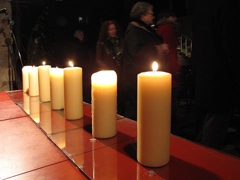 Les set espelmes commemoratives enceses