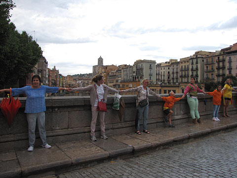 Participants a la Cadena, al Pont de Pedra