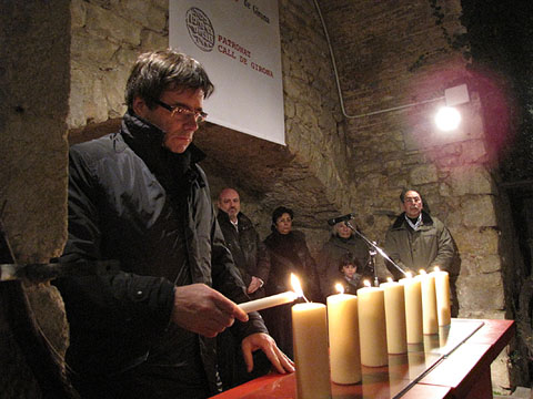 Encesa de la setena espelma pel senyor Carles Puigdemont i Casamajó, alcalde de Girona