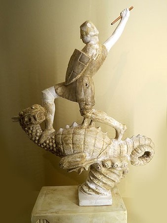 Sant Jordi i el drac. 1917. Guix de ceràmiques Marcó obtingut de l'original de Fidel Aguilar, no localitzat. Col·lecció Jaume Marcó, Quart