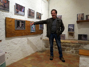 Exposició 'Fora al carrer', fotografies de Josep Burset, a l'espai El túnel del Bellmirall