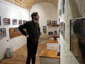 Exposició 'Fora al carrer', fotografies de Josep Burset, a l'espai El túnel del Bellmirall