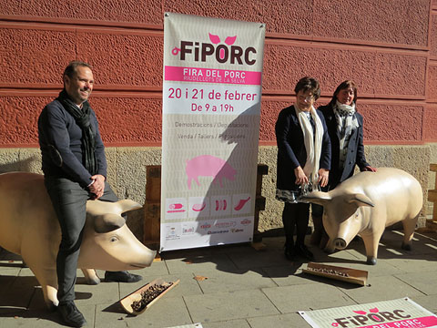 Presentació de la tercera edició de FIPORC a l'exterior del Mercat del Lleó de Girona