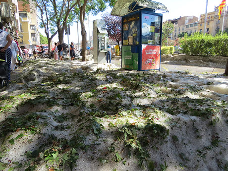Tromba d'aigua i calamarsa a la ciutat de Girona el 30 de juny 2017. El dia després