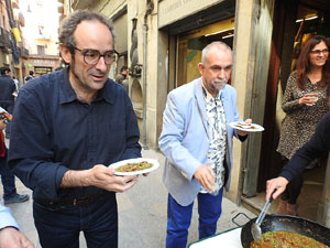 Presentació 'Un any a la cuina' d'Enric Herce a la Llibreria Geli de Girona, amb Salvador Garcia-Arbós i una cassola d'Abraham Simon