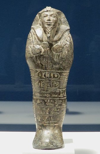 Shabti del rei nubi Senkamanisken. Serpentina. Període de Napata, regnat de Senkamanisken, Ca. 643-623 aC. Nuri, Sudan