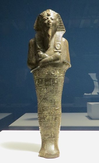 Shabti del faraó Amenhotep II. Serpentina. Dinastia XVIII, regnat d'Amenhotep II, Ca. 1427-1400 aC. Tomba d'Amenhotep II, Vall dels Reis, Tebes