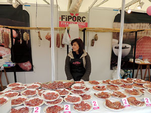 Fira del Porc FIPORC 2015. Elaboració de greixons, botifarres i carn de perol