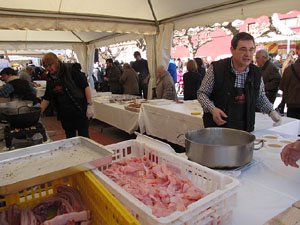 Fira del Porc FIPORC 2016. Elaboració de greixons, botifarres i carn de perol
