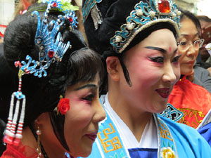 Celebraci&oacute; de l'any nou xin&egrave;s a Girona. La gent