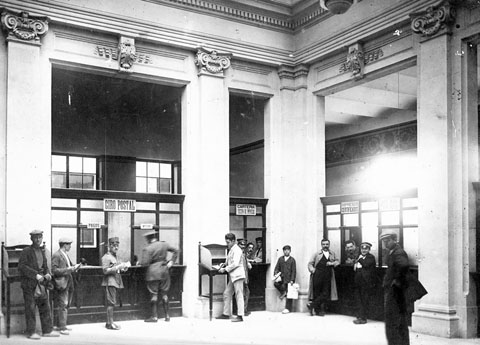 Interior de l'oficina de Correus i Telègrafs de Girona, 1922