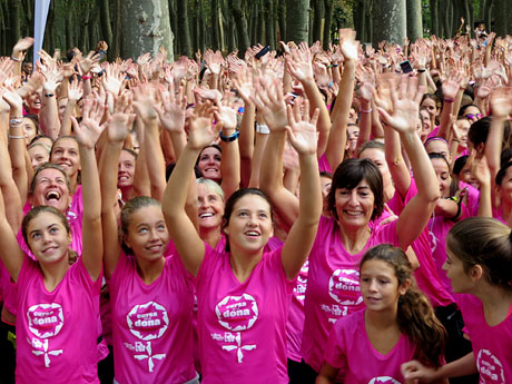 Cursa de la Dona 2016. Concentració i sortida del Parc de la Devesa i cursa pels carrers de Girona