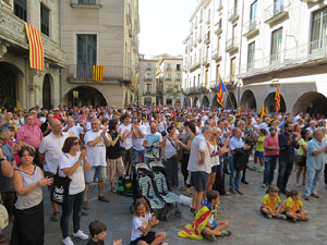 Diada Nacional 2016. Concentració a la plaça del Vi, lectura del manifest i cant de Els Segadors
