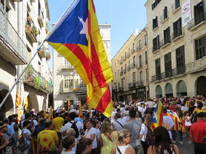 Diada Nacional 2016. Concentració a la plaça del Vi, lectura del manifest i cant de Els Segadors