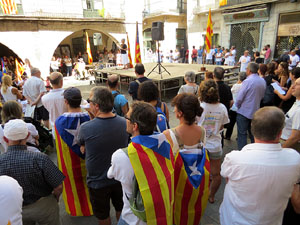 Diada Nacional 2016. Concentració a la plaça del Vi, lectura del manifest i cant de Els Segadors