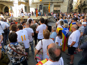 Diada Nacional 2016. Concentració a la plaça del Vi, lectura del manifest i cant de Els Segadors