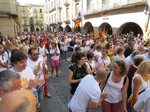 Diada Nacional 2016. Concentració a la plaça del Vi, lectura del manifest i cant de Els Segadors
