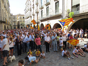 Diada Nacional 2016. Concentració a la plaça del Vi, lectura del manifest i cant de Els Segadors