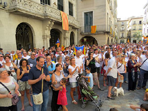 Diada Nacional 2016. Concentració a la plaça del Vi, lectura del manifest i cant de Els Segadors