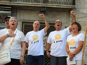 Diada Nacional 2016. Concentraci&oacute; a la pla&ccedil;a del Vi, lectura del manifest i cant de Els Segadors
