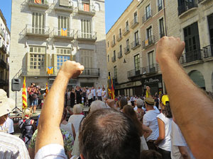 Diada Nacional 2016. Concentraci&oacute; a la pla&ccedil;a del Vi, lectura del manifest i cant de Els Segadors