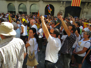 Diada Nacional 2016. Concentraci&oacute; a la pla&ccedil;a del Vi, lectura del manifest i cant de Els Segadors