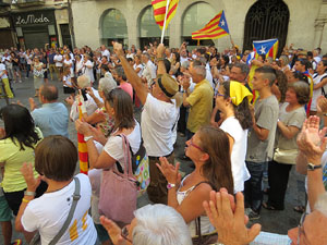 Diada Nacional 2016. Concentraci&oacute; a la pla&ccedil;a del Vi, lectura del manifest i cant de Els Segadors