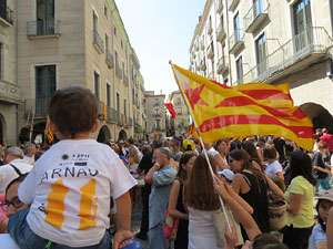 Diada Nacional 2016. Concentraci&oacute; a la pla&ccedil;a del Vi, lectura del manifest i cant de Els Segadors
