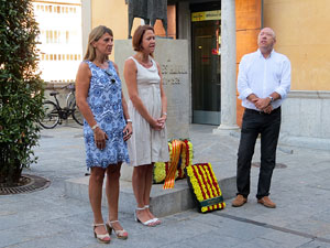 Diada Nacional 2016. Homenatge floral a Carles Rahola a la Rambla de la Llibertat
